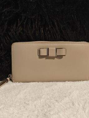 NWT Coach Bow Zip-Around Wallet – Beige
